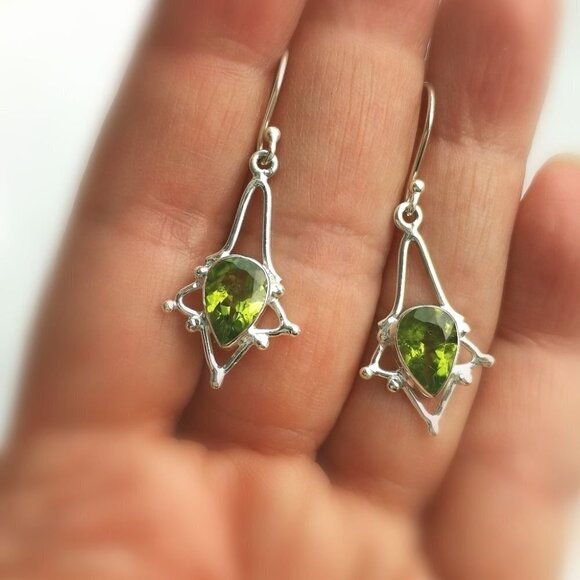 Sterling silver Peridot dangle drop earrings - Picture 6 of 7